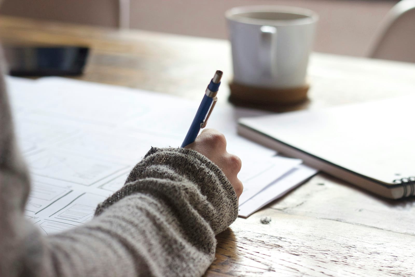 Calendar with a 30-day learning plan and books on personal finance